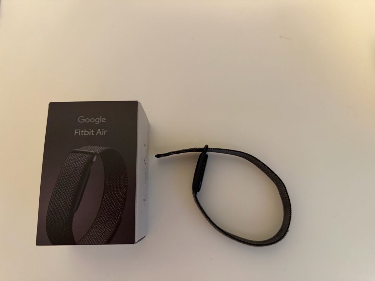 Google Smartwatch: Google Fitbit Air Armband Schwarz mit Box und Ladekabel – Usato da Zürich venduto da PixelTreasure