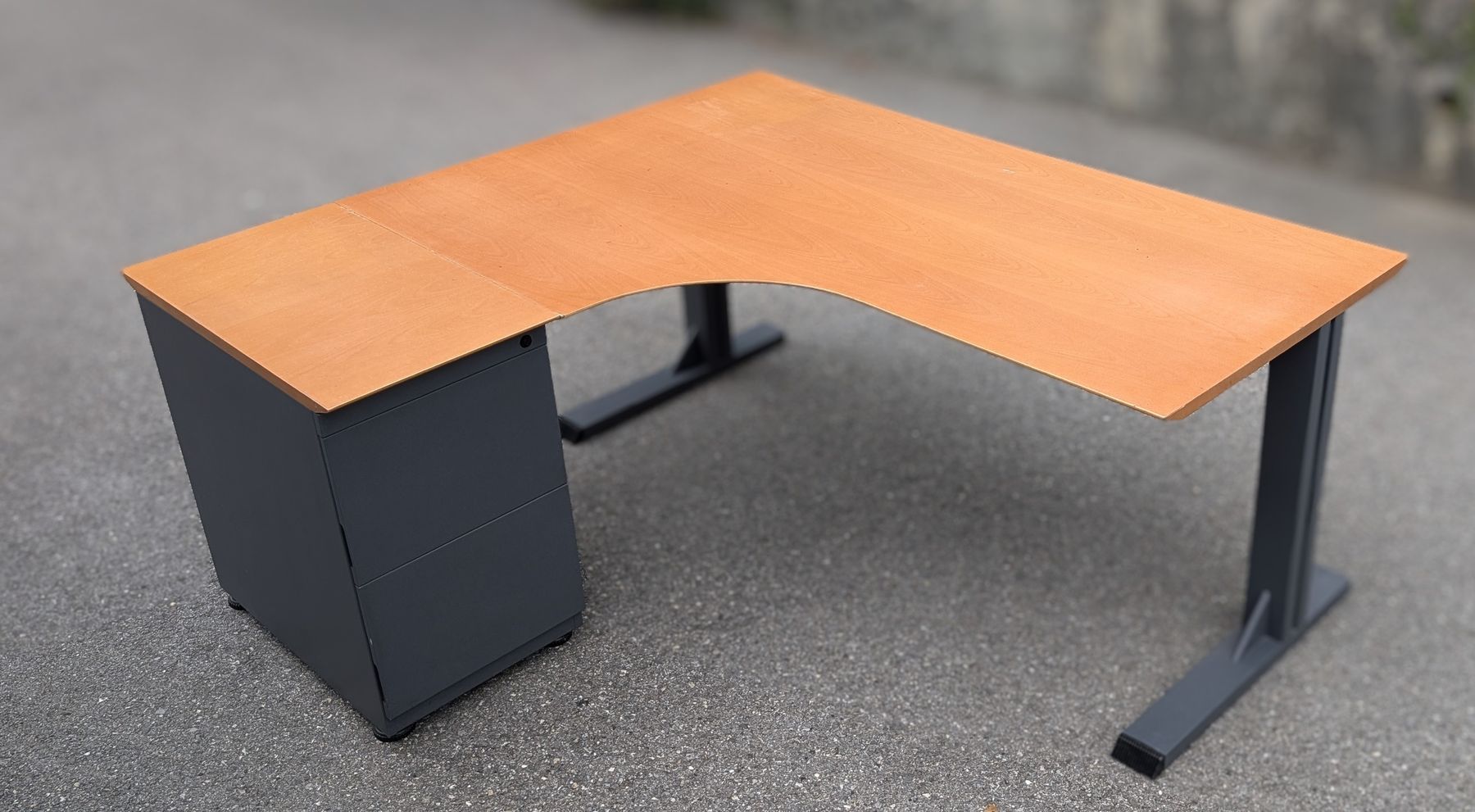 Bureaux: BIGLA Bureau + meuble tiroirs – D'occasion à La Croix -Lutry par fre_686w 1