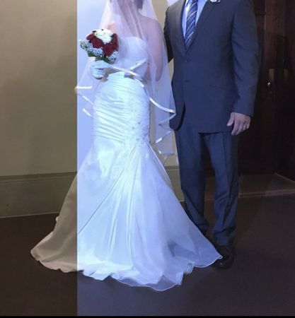 Hochzeitskleid. 