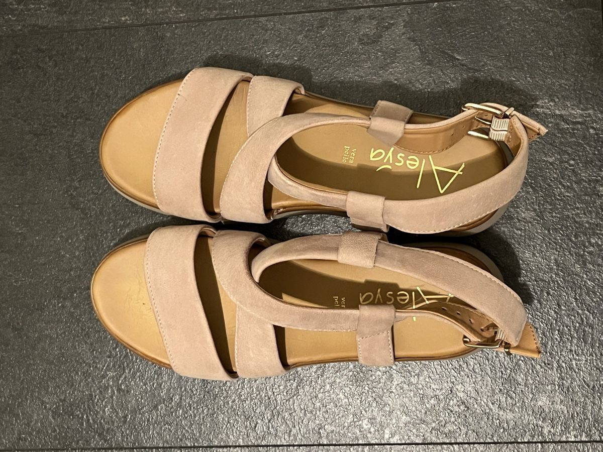 Scarpe da donna: Sandales en cuir – Usato da Lausanne venduto da micou47 2