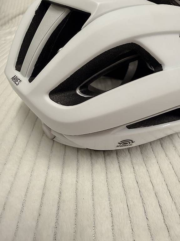 Helme: Giro, Aries Spherical  – Gebraucht aus Kriegstetten von Levin7 1
