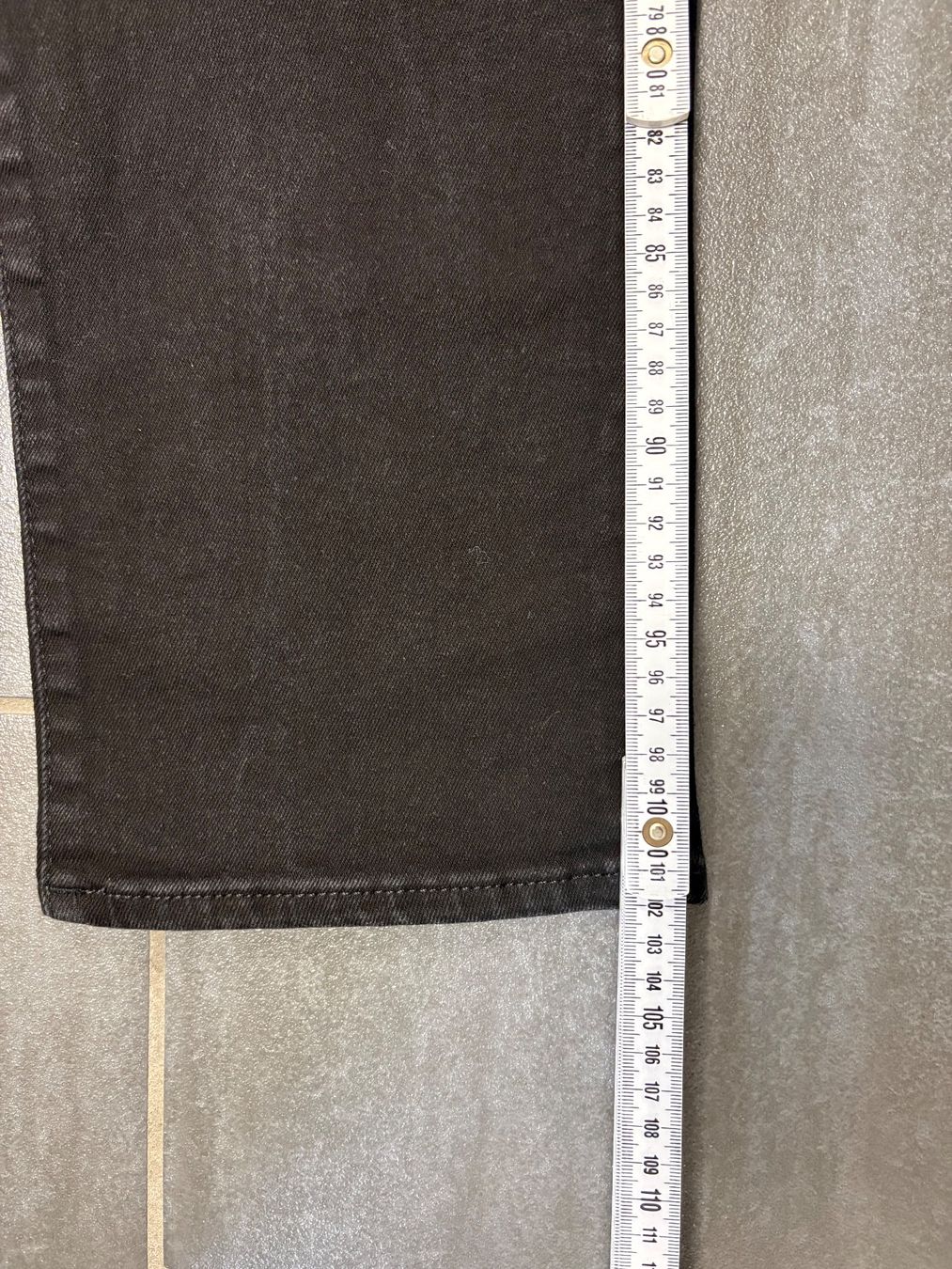 H&M Jeans: H&M Regular Fit Jeans 33/32 – Nuovo (secondo la descrizione) da Rümlang venduto da svent 7