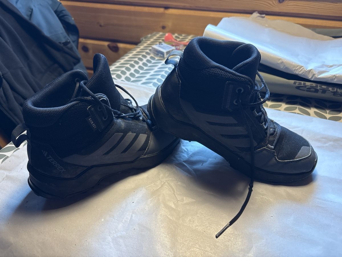 Adidas Schuhe für Jungen: Adidas Terrex Wanderschuhe  Grösse 36 2/3 – Gebraucht aus Berneck von Herr_Hans_Meier