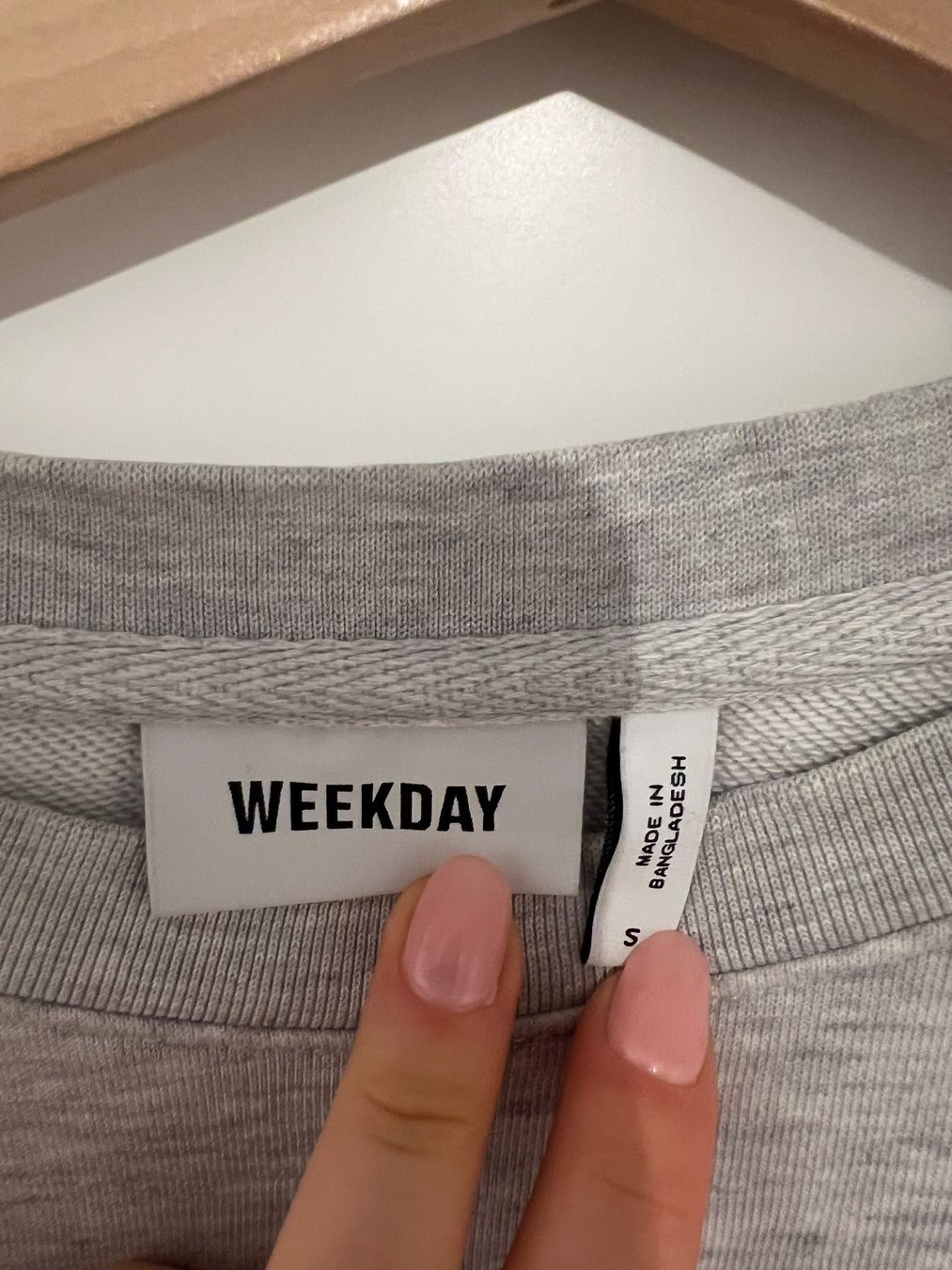 Weekday Pulls & Sweat-shirts: grauer Pullover – D'occasion à Erlenbach par paulina.rad 1
