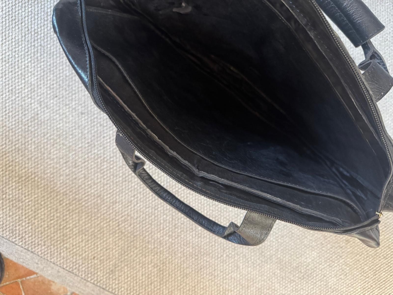 Valigie & Borse: Cartable en cuir veritable noir – Usato da Pully venduto da nab_bfg9 5
