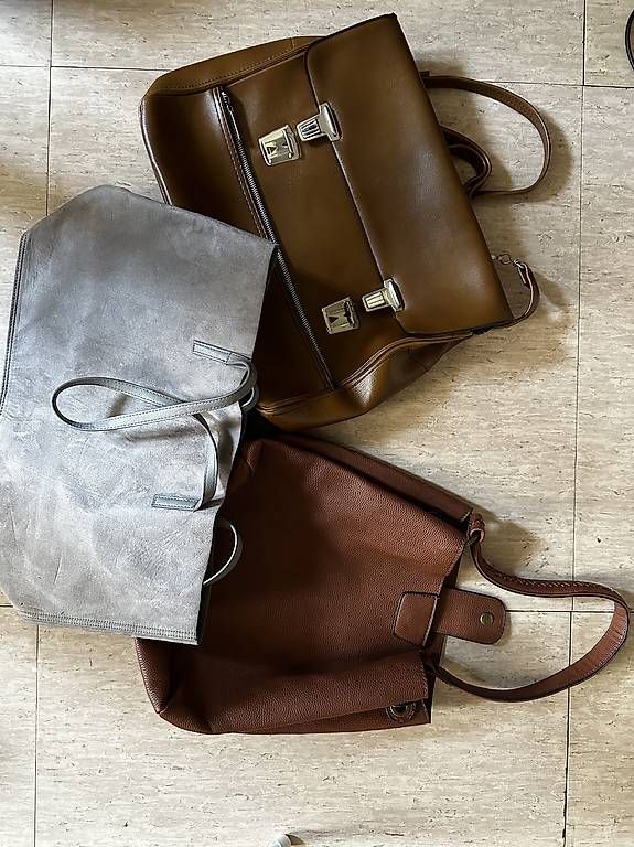 Sacs femmes: Div. Lederhandtaschen – D'occasion à Steffisburg par bar_f95z