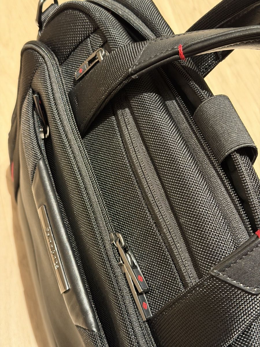Samsonite Borse: Samsonite Pro-DLX 5 laptop bag – Usato da Lausanne venduto da its_zl9h 5