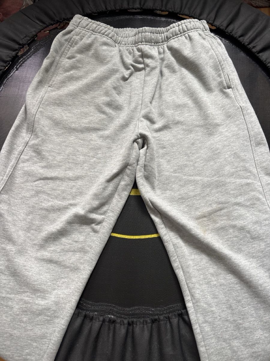 Pantaloni: Jogginghose Gr.S grau – Nuovo (secondo la descrizione) da Solothurn venduto da con_sk82