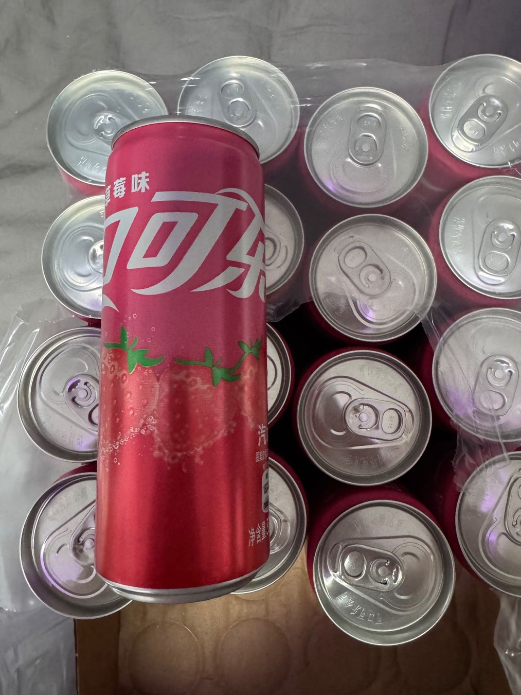 Cibi & Specialità: 17x Coca-Cola Strawberry China 330ml – Nuovo e nell'imballaggio originale da Zunzgen venduto da noa_wd92