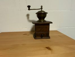 Antike Kaffeemühle aus Holz und Metall, Vintage Style!