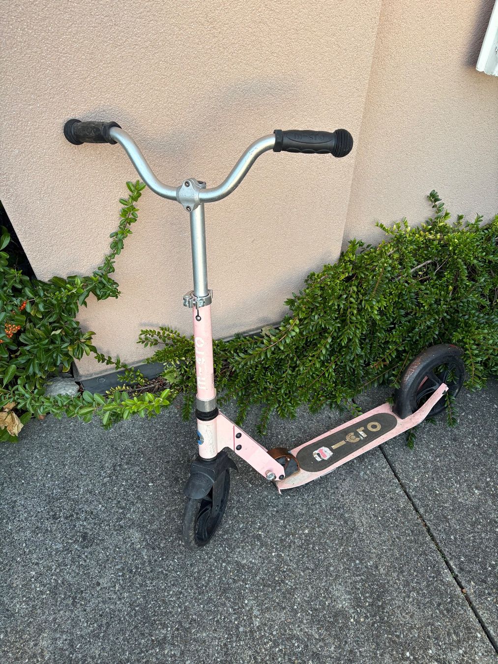 Micro Kickboard: Micro Trottinett Rosa – Gebraucht aus Schaffhausen von Manuobelhofer