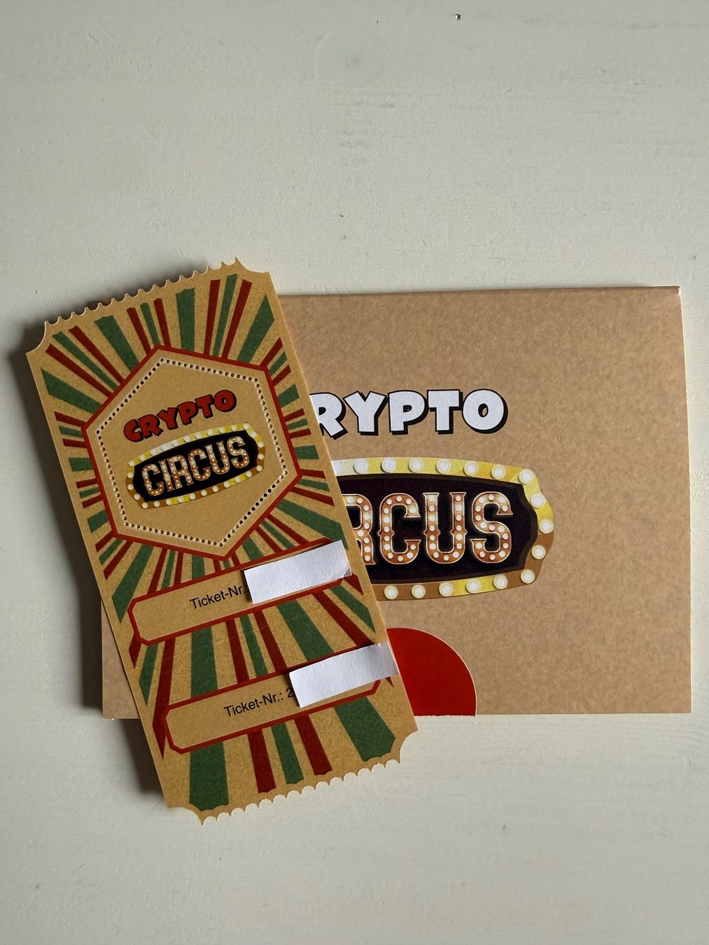 Tutti i francobolli: Crypto Circus "Der Zauberer", zwei komplette Sets – Nuovo e nell'imballaggio originale da Wil SG venduto da Allmarkt 3