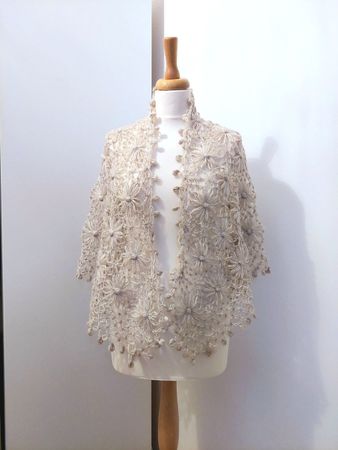 Neu! Dreieckstuch gross, Handgehäkelt, beige und Hellgold