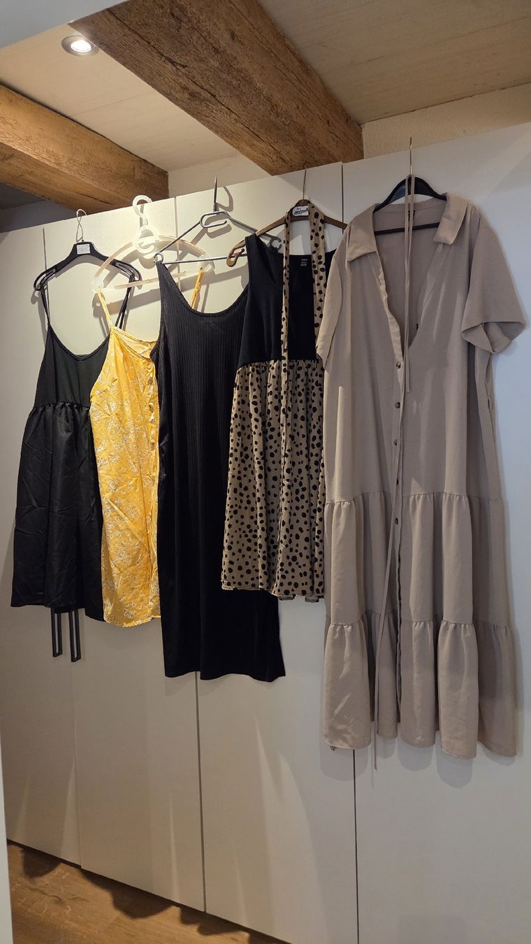 Lots de vêtements: Umstands Sommerkleider XXL – D'occasion à Guntmadingen par Turnschneehase