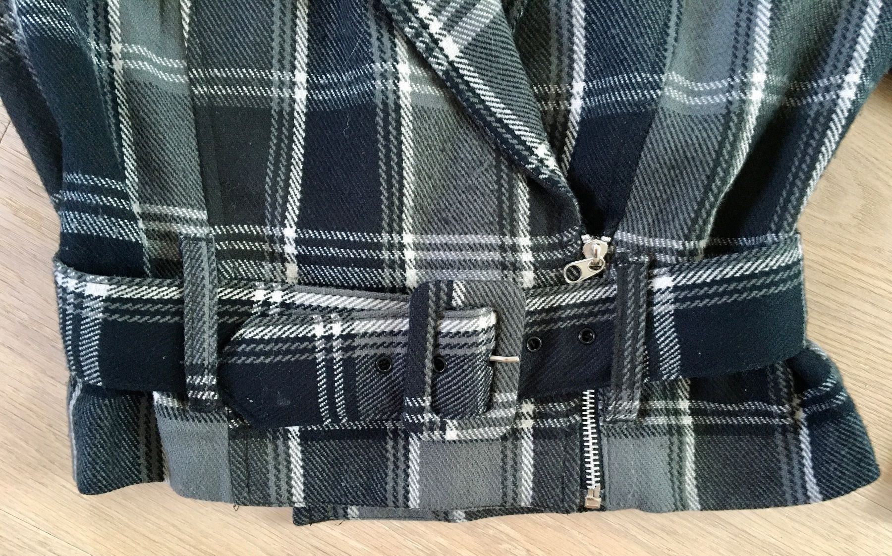 Jacken: Kurze graufarbene Jacke Grösse 36 – Gebraucht aus Winkel von Flyhy2020 2