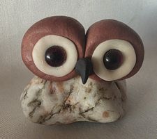 Eule Figur ist aus Naturstein Handgwmacht siehe Foto