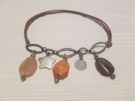 Modische Kette in braun orange Farben