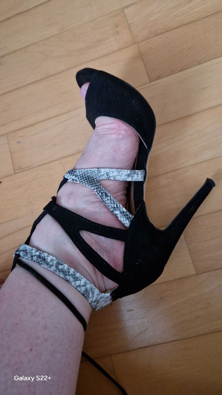 Damenschuhe: Sandalen aus Italien, schwarze Frau Python Größe 37 – Gebraucht aus Uetikon am See von val_5xsw 5