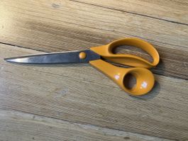 Stoffschere neu von Fiskar Orange