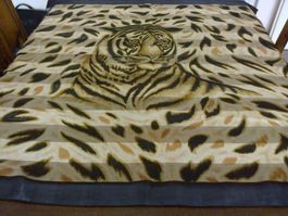 Schönes Tuch mit Tigerdruck, sehr elegant