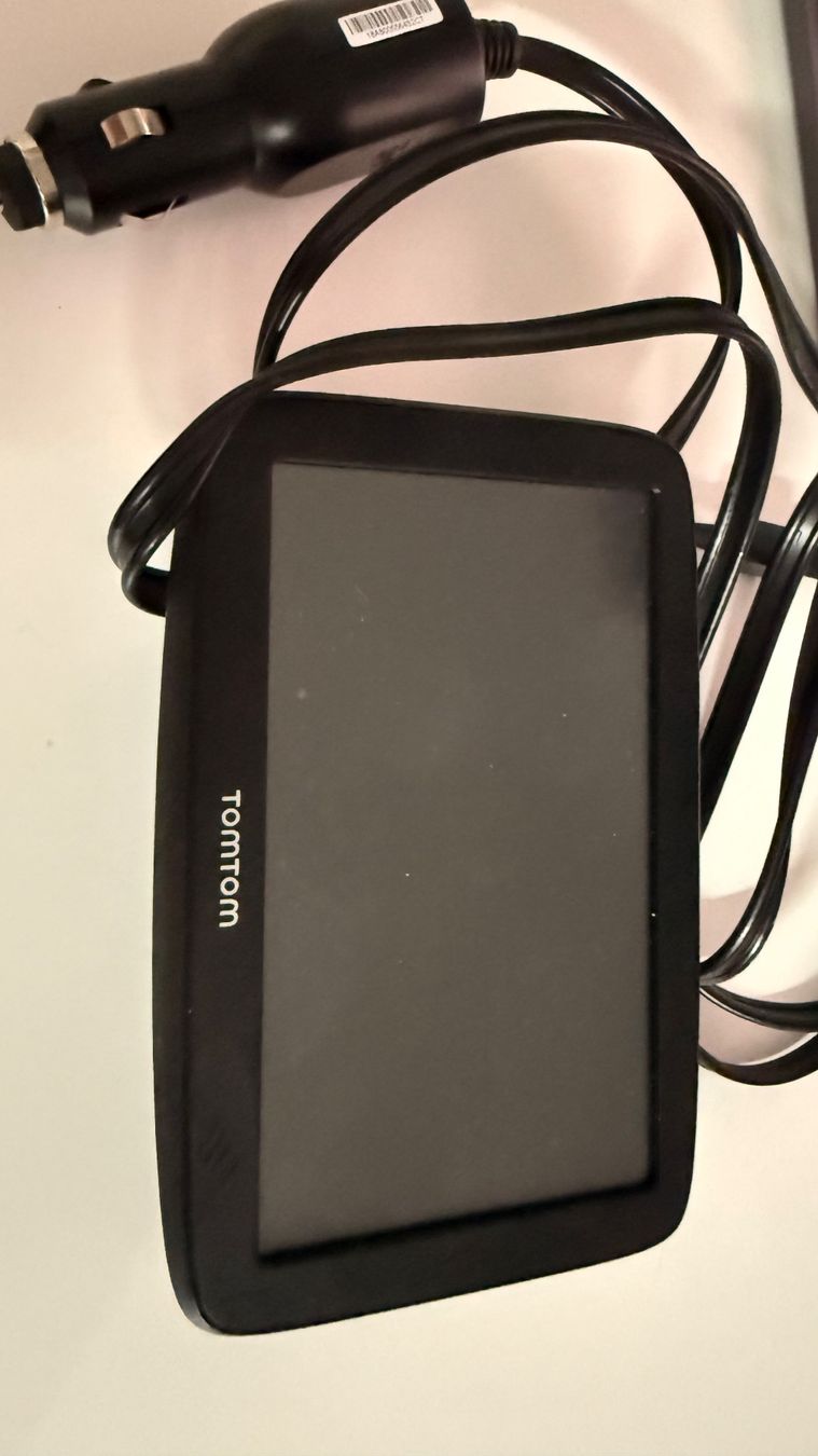 Tomtom Navigation: TomTom Navigationsgerät inkl. Halterung & Autoladekabel – D'occasion à Hochdorf par Lilporto