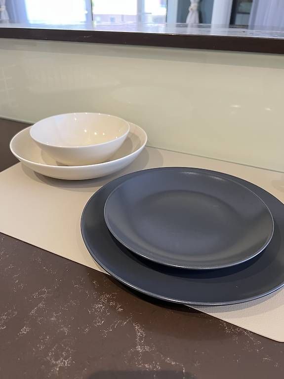Set di piatti: IKEA Geschirr 64teilig – Usato da Luzern venduto da ald_db9d 1