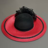 eleganter, geflochtener Damen-Hut rot/schwarz