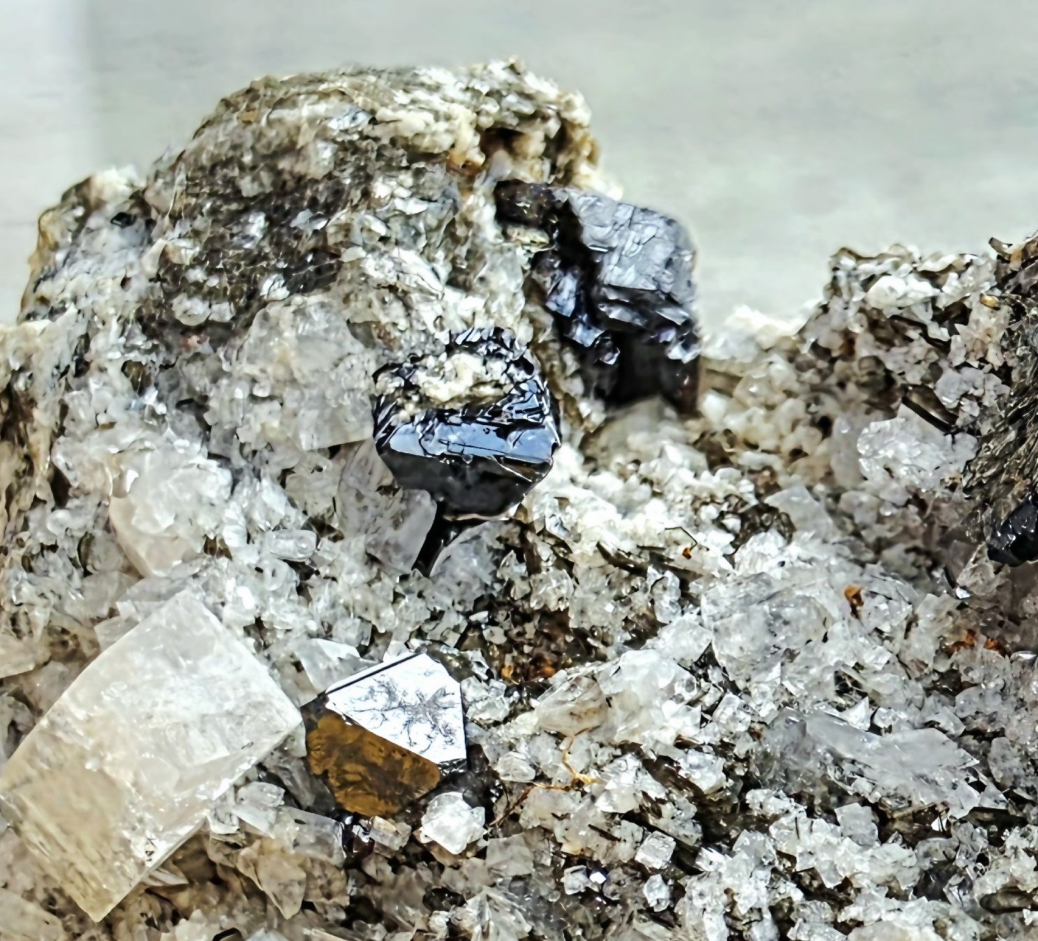 Minerali & Pietre curative: Mineralien Mix Ilmenit, Magnetit, Rutil, Binntal Lärcheltini – Usato da Glis venduto da nbu_65ys 5