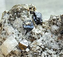 Mineralien Mix Ilmenit, Magnetit, Rutil, Binntal Lärcheltini