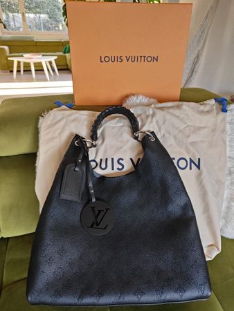 Louis Vuitton Carmel Mahina Noir Handtasche, neuwertig!