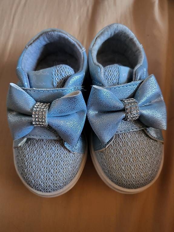 Scarpe per ragazze: Neue Kinderdchuhe von nelli blu – Usato da Reigoldswil venduto da Gigelino