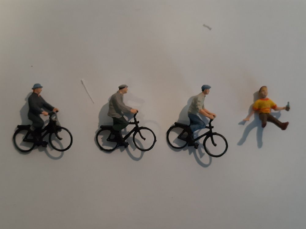 Modelleisenbahnen: Figuren H0/H0m Velofahrer – Gebraucht aus Thun von Schwarzsee48