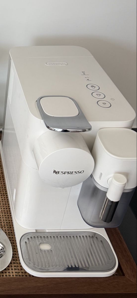Nespresso Macchine per caffè & Macchine per espresso: Nespresso Kaffeemaschine  – Usato da Zürich venduto da Kluxus 1
