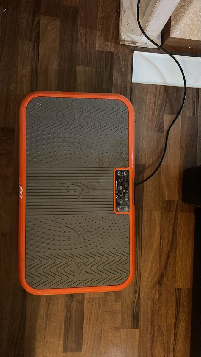 Vibroshaper Hometrainer: Vibrationsplatte orange/grau guter Zustand – Usato da Fischenthal venduto da Victoria_fischenthal