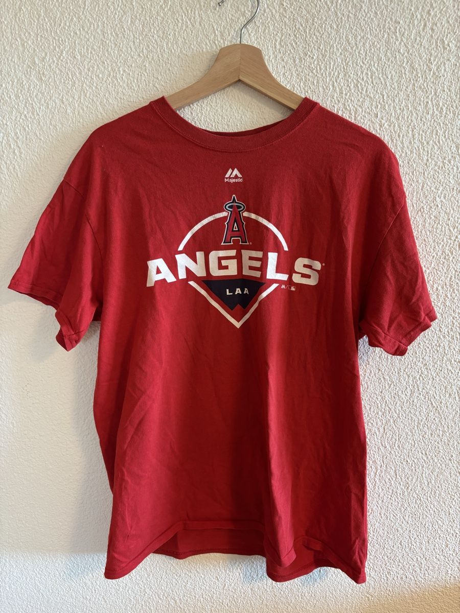 T-shirt: MAJESTIC ANGELS T-SHIRT – Usato da Küttigen venduto da noa_78fr