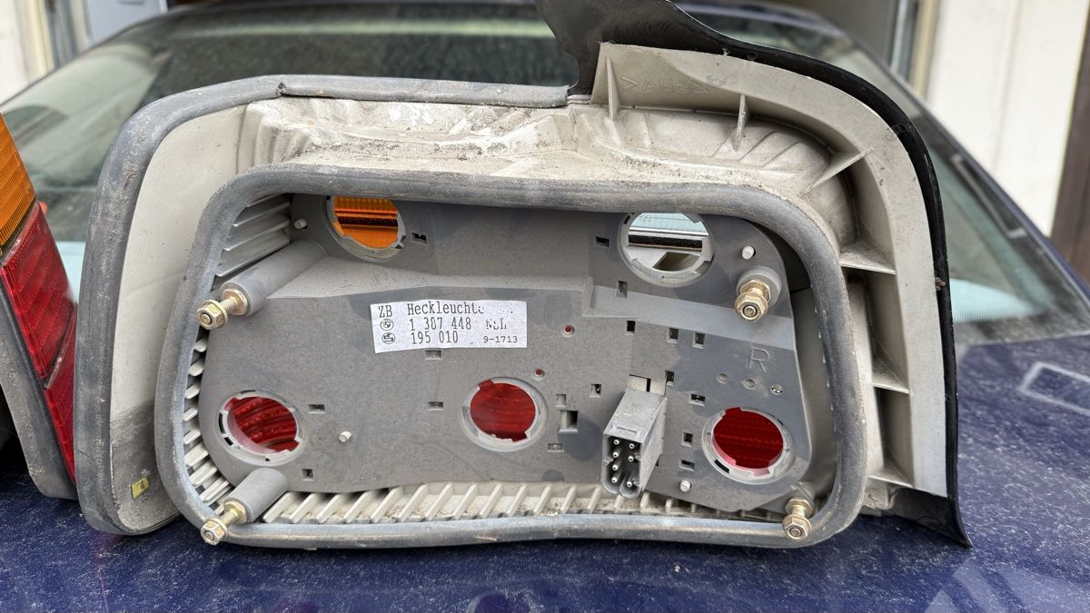 BMW Tutti pezzi di ricambio auto: BMW E36 Limousine Heckleuchten – Usato da Jonen venduto da BMWE369 4