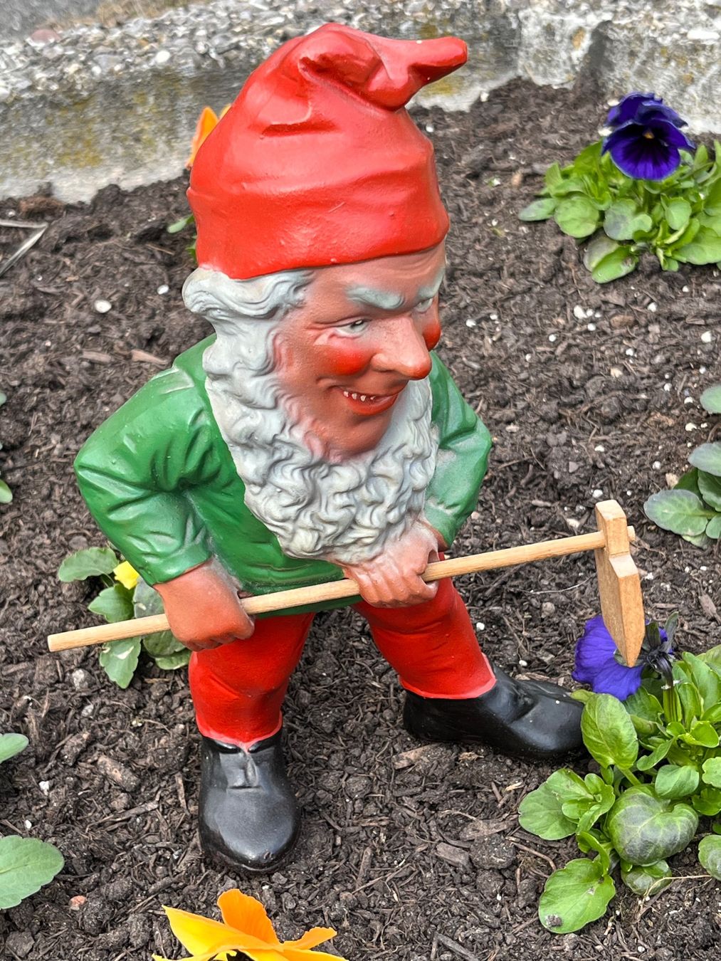 Statuette: Alter Gartenzwerg – Usato da Kandergrund venduto da honey-art_and_more 4