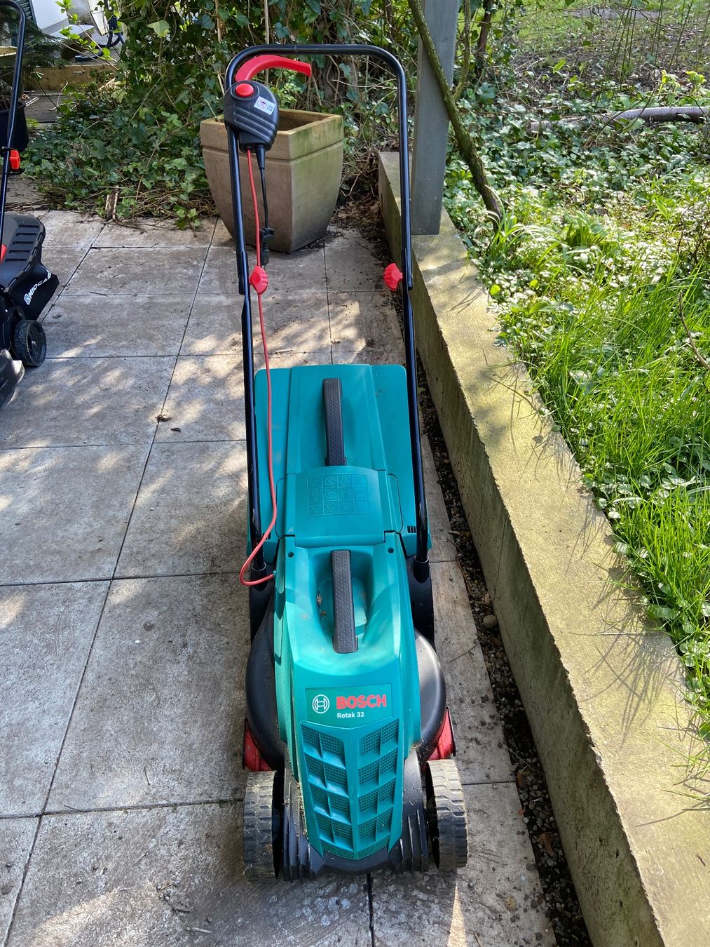Bosch Rasenmäher: Elektrischer, funktionstüchtiger Rasenmäher – Gebraucht aus Zürich von carolinev1 1