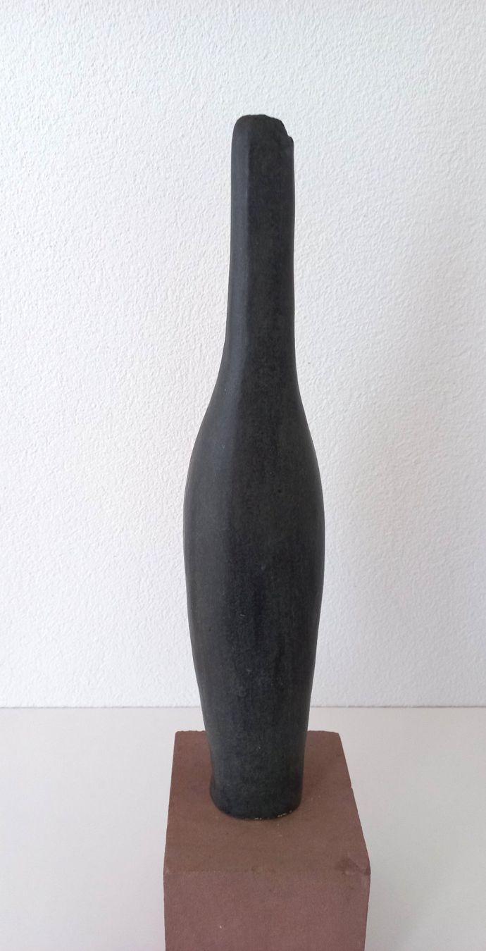 Skulpturen & Statuen: Zoomorphe Keramikskulptur auf Sockel – Gebraucht aus Bévilard von Orscha 2