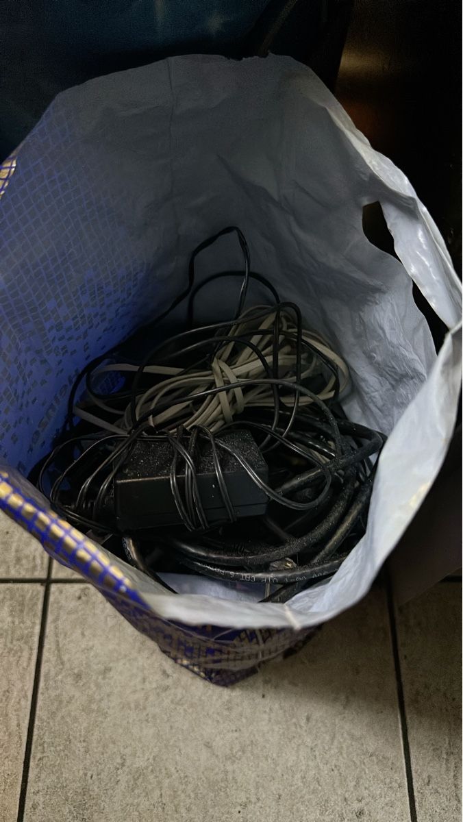 Cavi: Diverse Kabel und Netzteile – Usato da Gersau venduto da Second-Hand-Shop