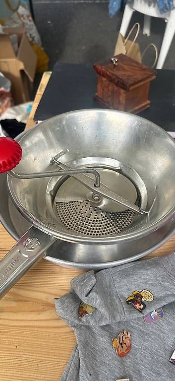 Appareils de cuisine: Presse tout  – D'occasion à Plan-les-Ouates par emma1981