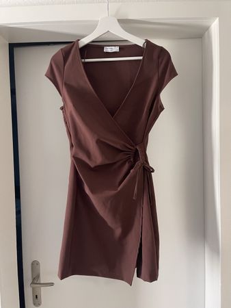 Kurzes Wickelkleid