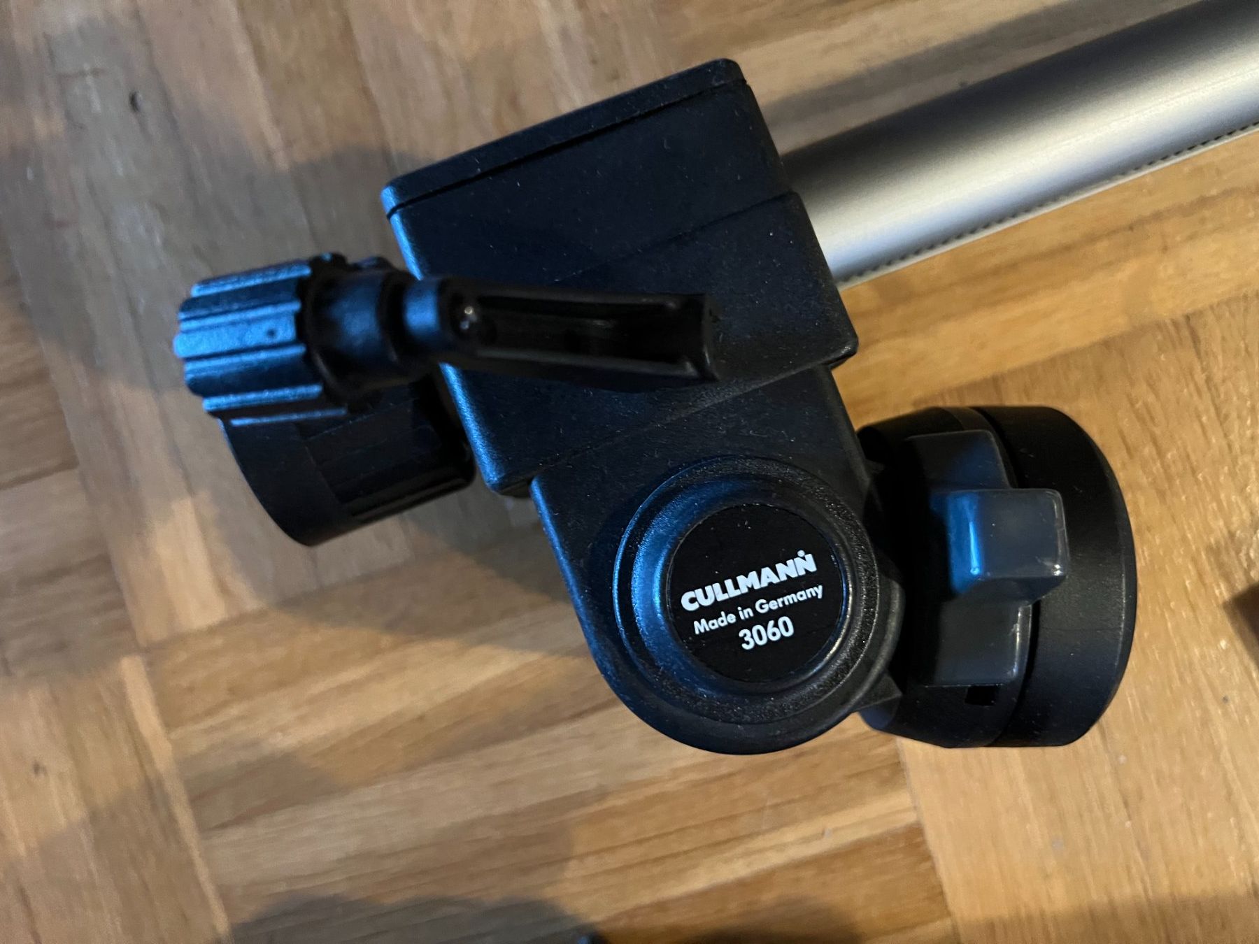 Treppiedi & Teste: Cullmann Stativ mit Zubehör – Usato da Uster venduto da Stoessda 2