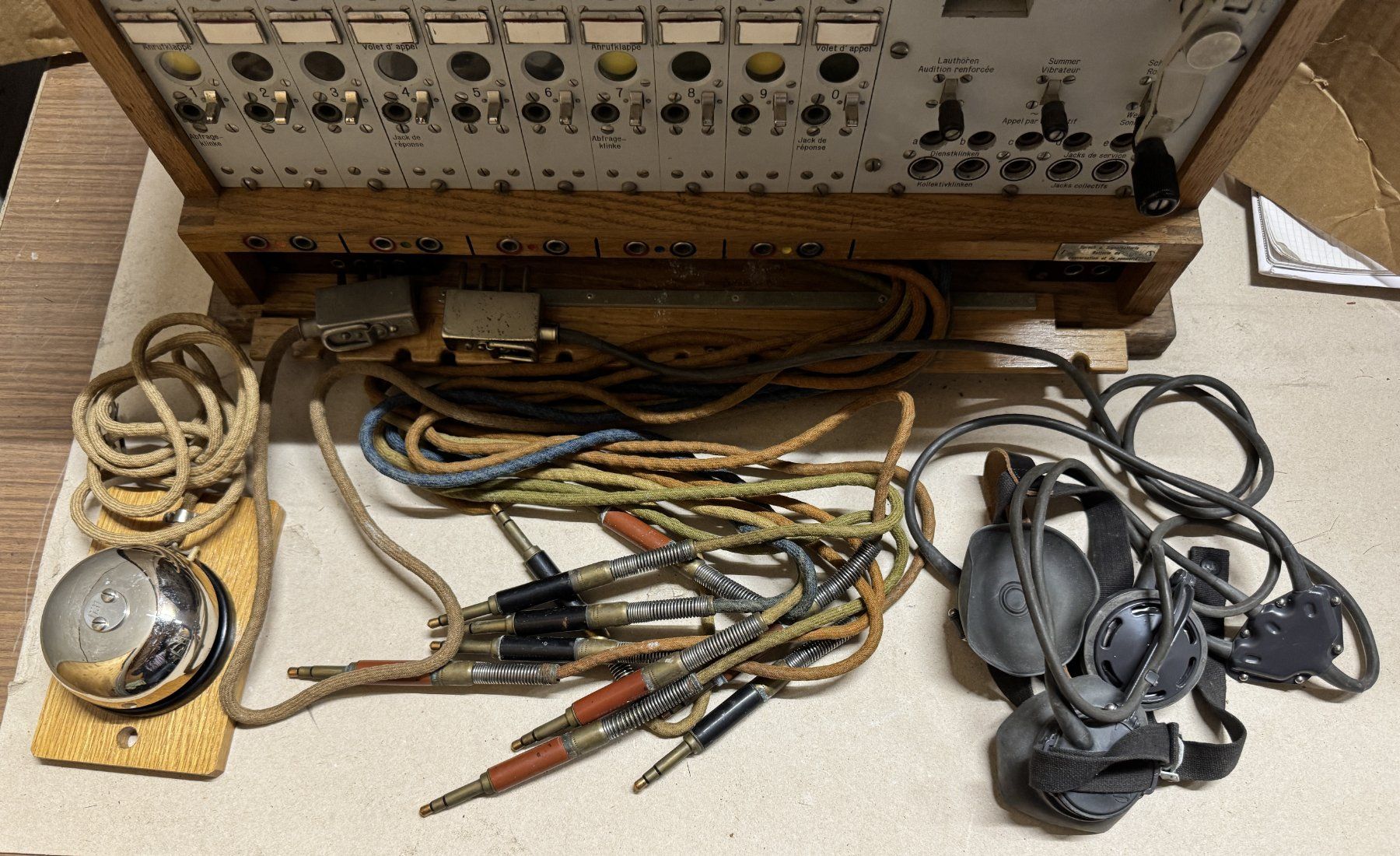 Téléphones: Telefonzentrale 37 – D'occasion à Ins par Revue-1000 2
