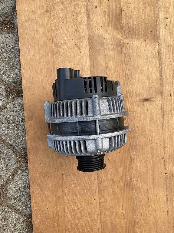 Tutti pezzi di ricambio auto: Bmw Alternator – Usato da Muri AG venduto da Aero96