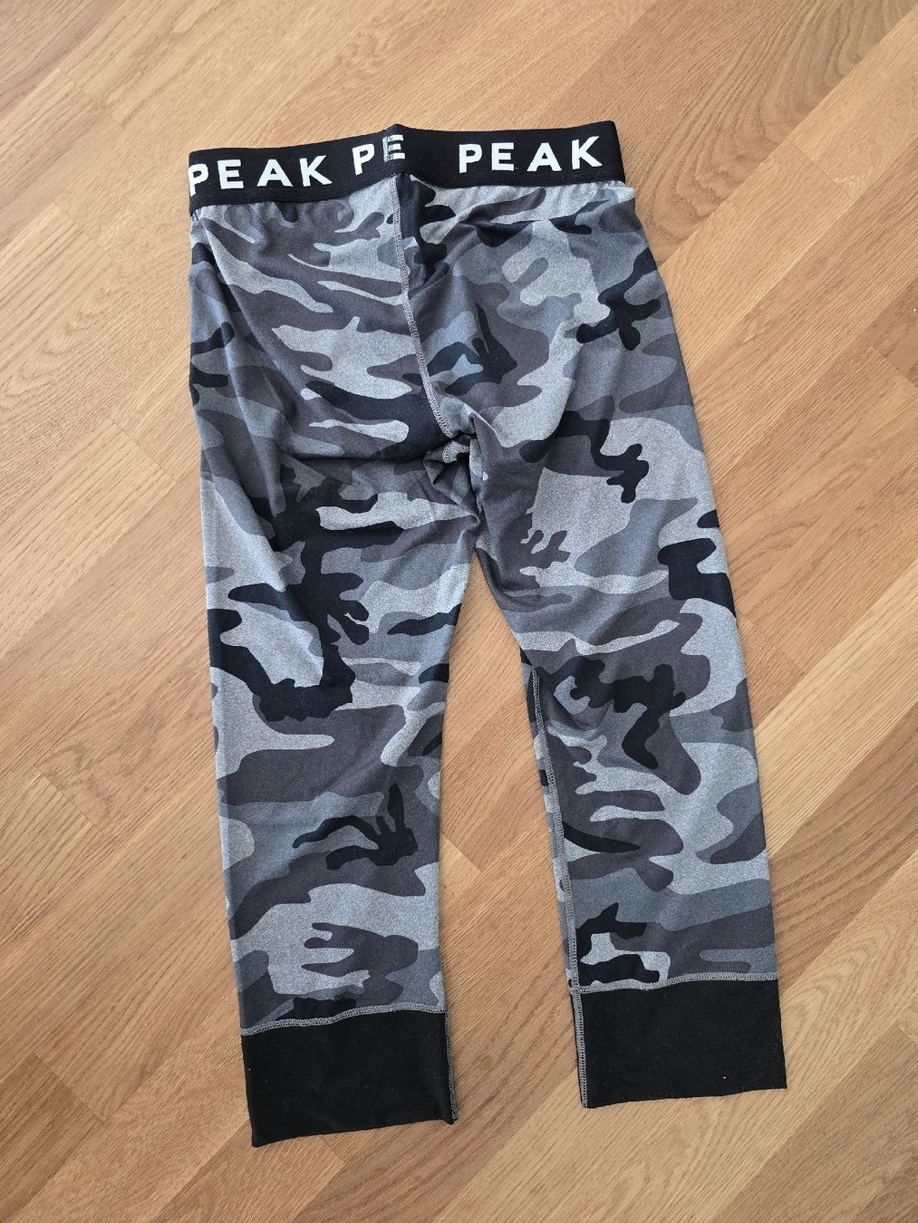 Peak Performance Leggings: Peak Performance legging camouflage, taille S parfait – Nuovo (secondo la descrizione) da BERN venduto da froggyinternationale 1