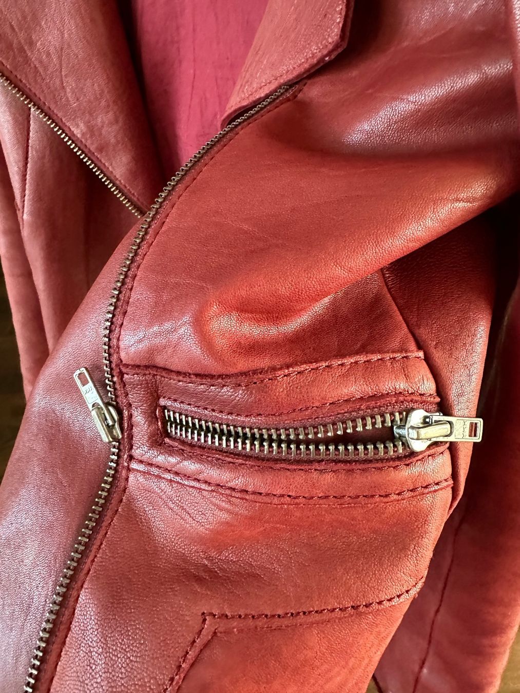 Maje Giacche: Bordeauxrote Lederjacke von maje – Usato da Dübendorf venduto da suv_7dsx 3