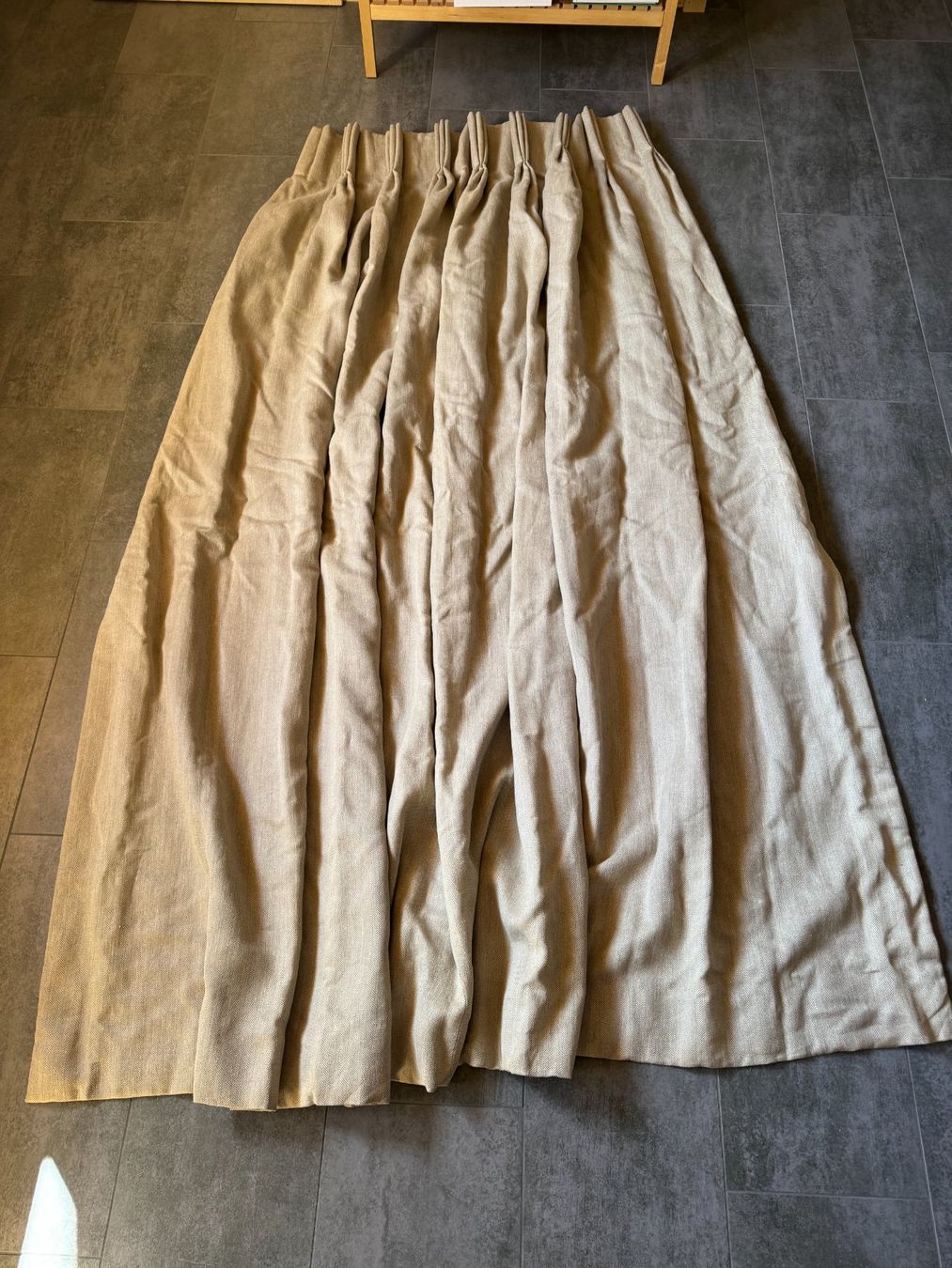 Tende: high-opacity linen curtains – Usato da Oeschseite venduto da -Luxury-On-Line-