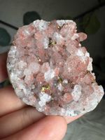 Roter Quarz-Cluster mit Pyrit