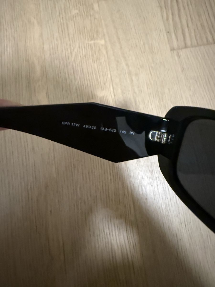 Prada Brillen & Gläser: Schwarze Sonnenbrille PRADA  – Gebraucht aus Winterthur von Lxh.568 2